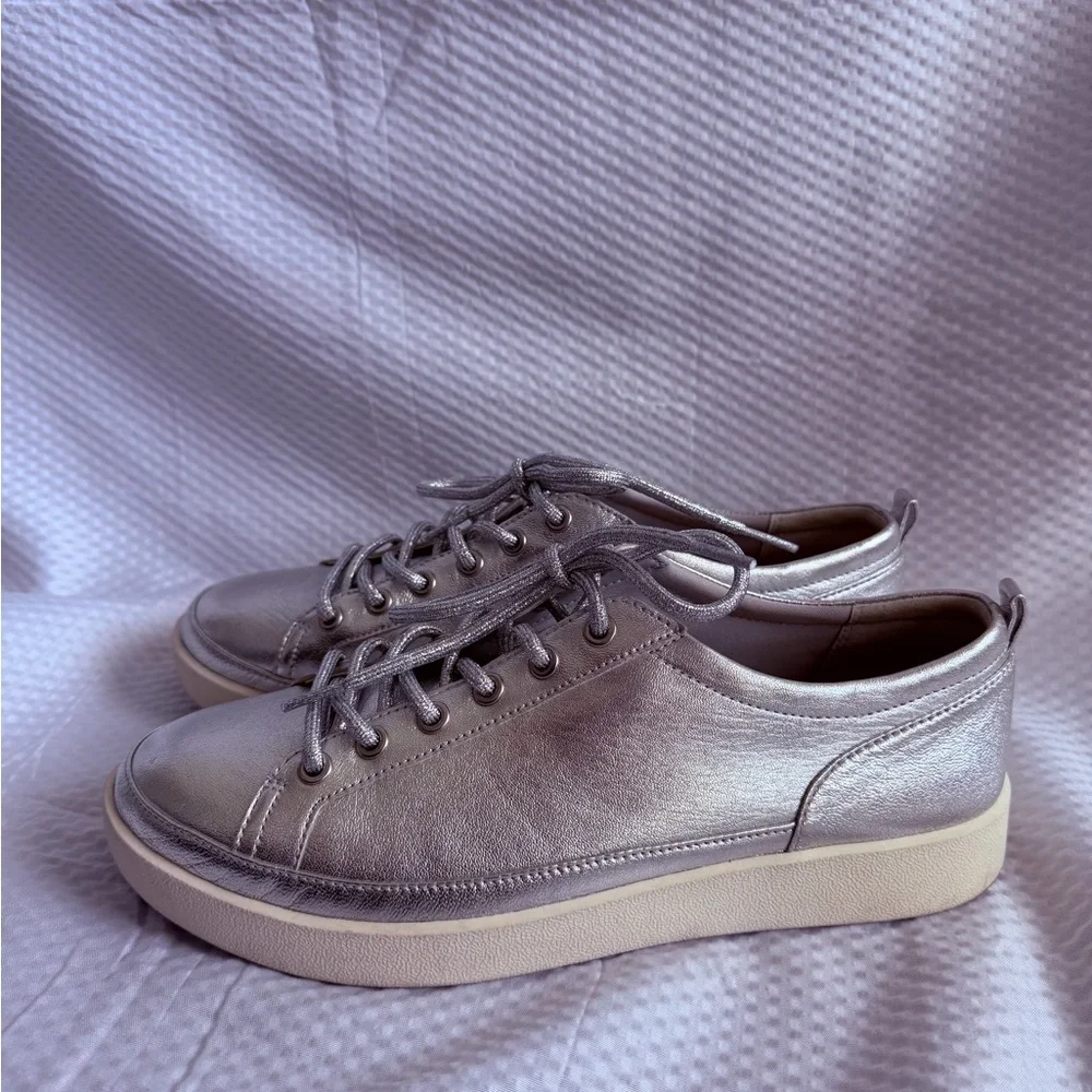 Vionic Winny Supportive Orthotic Leather Comfort Metallic Silver Sneakers 9 - Picture 5 of 9